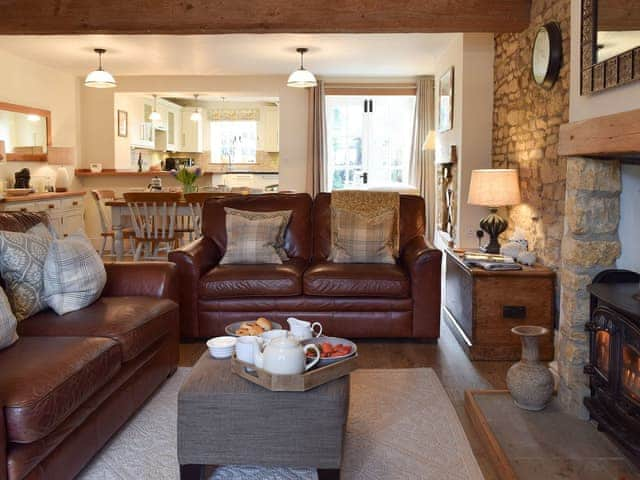 Comfortable open plan living space | Spring Cottage, Bourton-on-the-Water