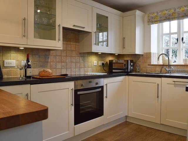 Well equipped kitchen | Spring Cottage, Bourton-on-the-Water