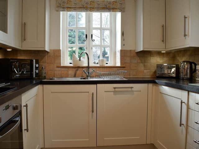 Well equipped kitchen | Spring Cottage, Bourton-on-the-Water