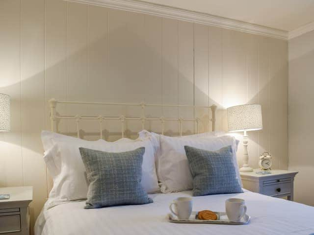 Double bedroom | Spring Cottage, Bourton-on-the-Water