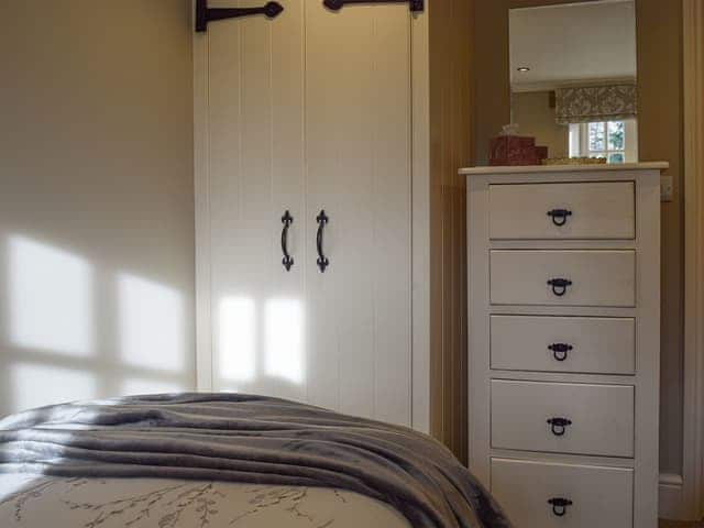 Twin bedroom | Spring Cottage, Bourton-on-the-Water