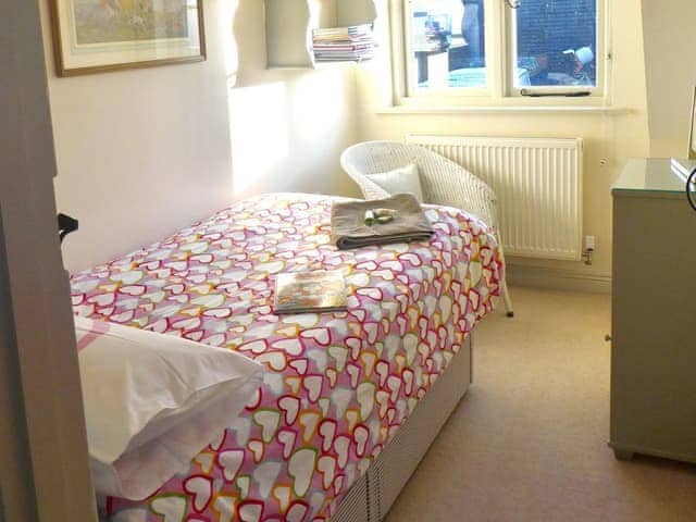 Pretty single bedroom | The Owl House, Bishops Waltham