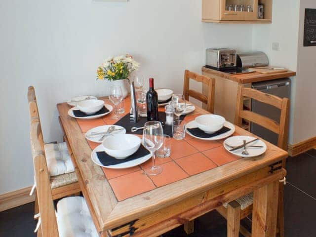 Convenient dining area | Sorgente, Penryn