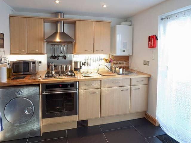 Fully appointed fitted kitchen | Sorgente, Penryn