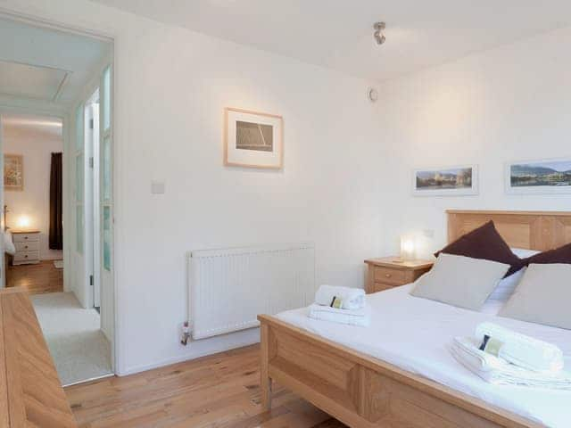 Relaxing double bedroom | Sorgente, Penryn