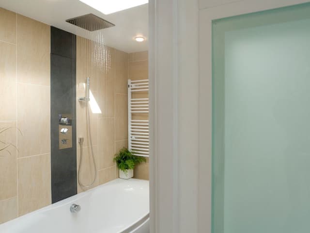 Family bathroom with shower over bath | Sorgente, Penryn