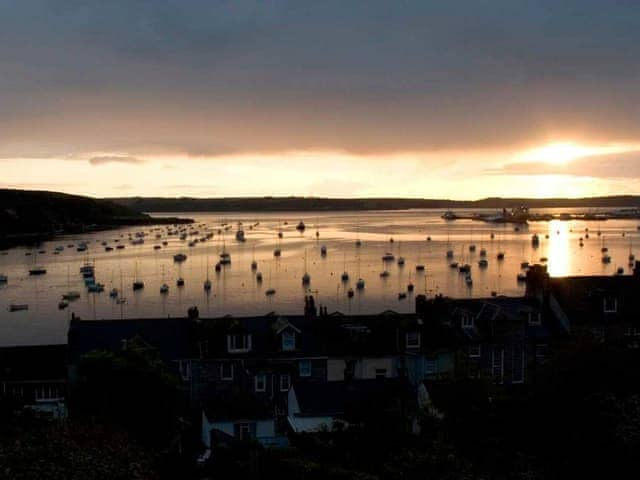 Sunset over the bay | Sorgente, Penryn