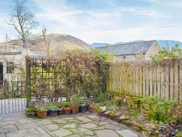 Garden with views of the surrounding area | Yan Yak, High Lorton