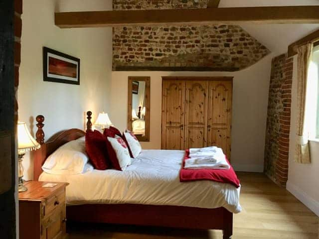 King size bedroom | Barn Owl - Manor Farm Barns, Witton, near Happisburgh