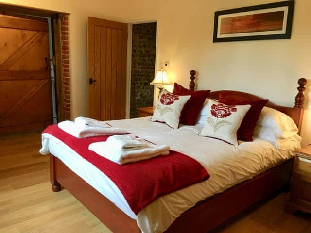 King size bedroom | Barn Owl - Manor Farm Barns, Witton, near Happisburgh