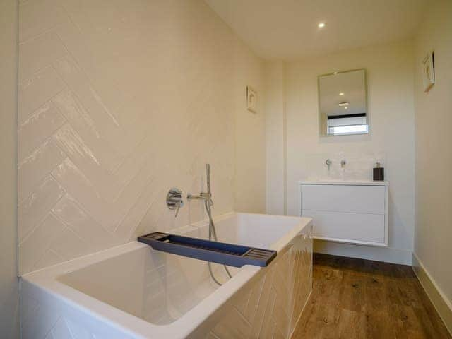 Bathroom | The Gallops - Ilsley Farm Barns, East Ilsley, near Newbury