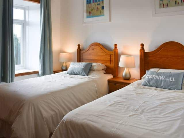 Twin bedroom | Linhay - Trecan Farm Cottages, Lanreath, near Looe