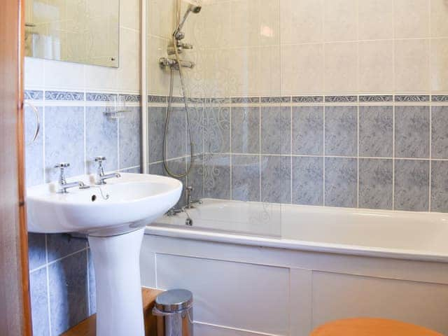 Bathroom | Linhay - Trecan Farm Cottages, Lanreath, near Looe