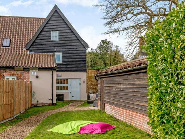 Wonderful holiday home | Laurel Barn, Tacolneston, near Wymondham