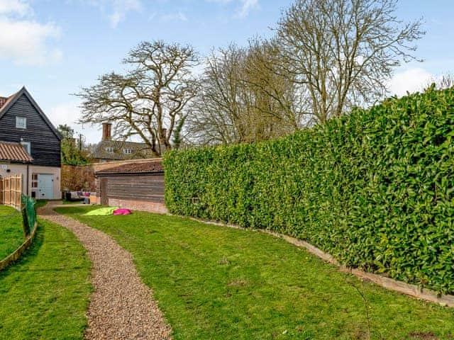 Spacious garden | Laurel Barn, Tacolneston, near Wymondham