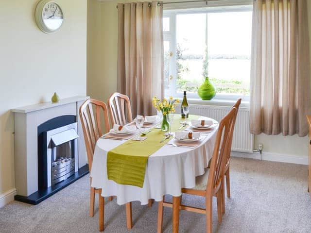 Lovely and bright dining area | California Halt, California, near Great Yarmouth