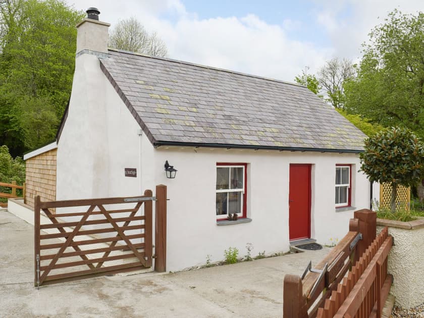 Characterful holiday cottage | Y Bwthyn - Y Bwthyn and Y Shed, Nantgaredig