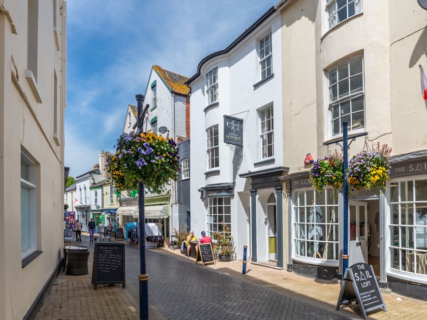 Picturesque fa&ccedil;ade and location | Owl and Pussycat Apartment, Teignmouth