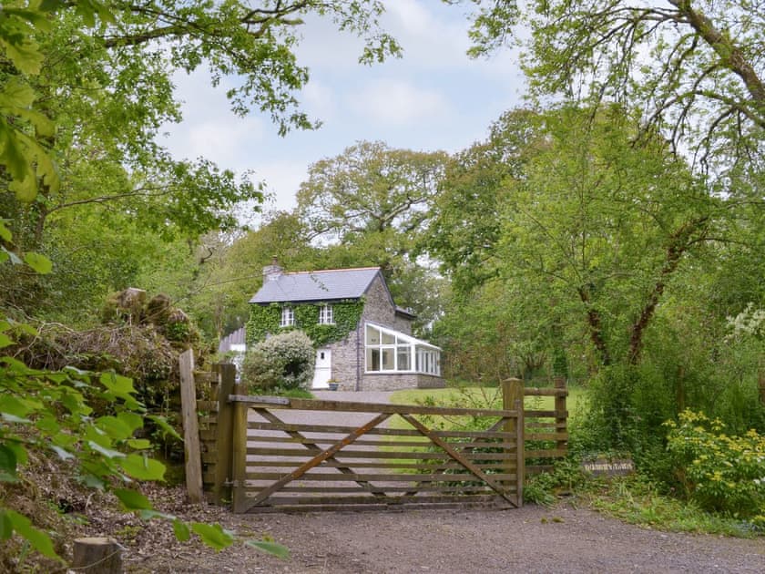 Quarrymans Cottage In Golberdon Near Callington Cornwall Book