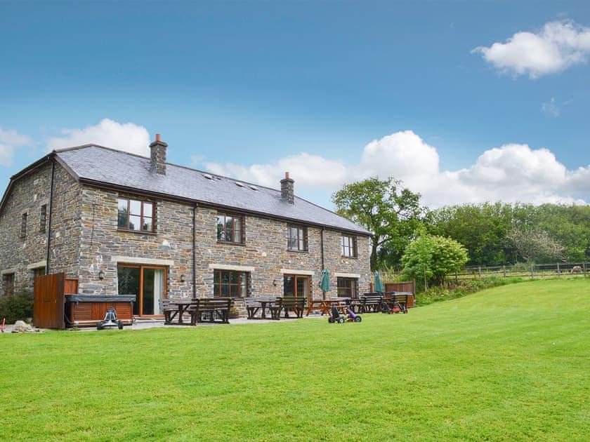 Large lawned grounds with mature planting | Chestnut House - Sherrill Farm Holiday Cottages, Dunterton, near Tavistock
