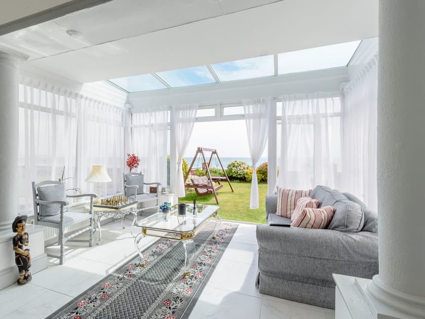 Bright and spacious sun room | South Cliff - South Cliff, Bridlington