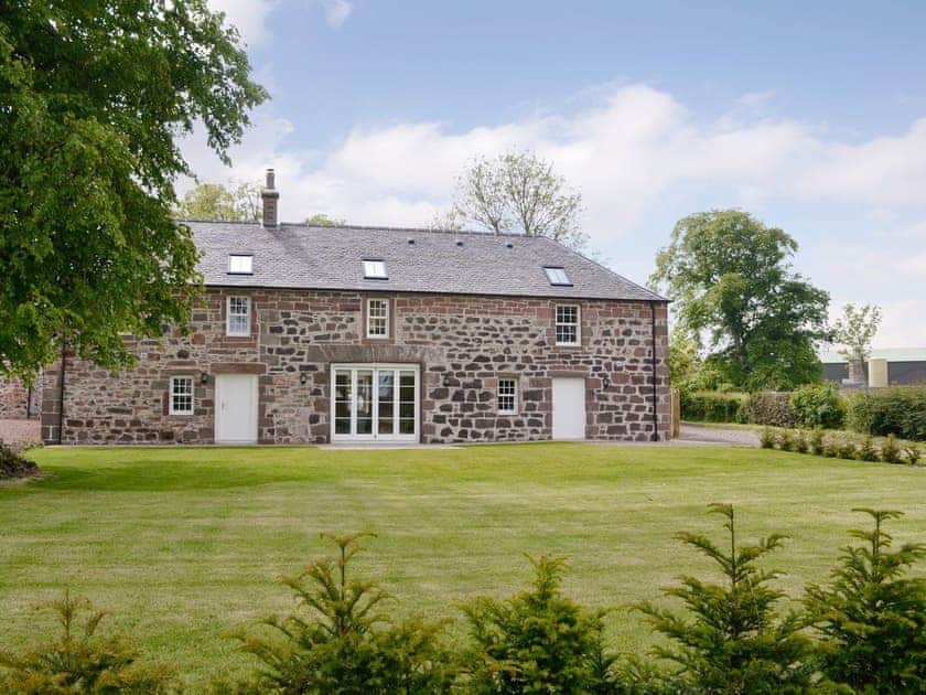 Lovely holiday home | The Stables - Old Montrose, Montrose