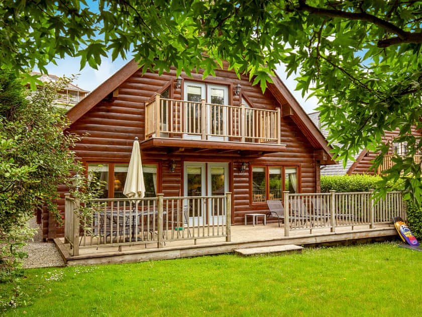 Attractive log cabin style holiday accommodation | Camelog, Little Petherick, near Padstow