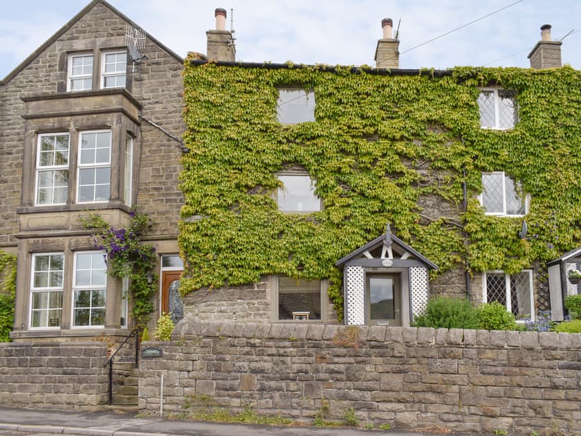 Easter Cottage In Bamford Near Hope Valley Derbyshire Book