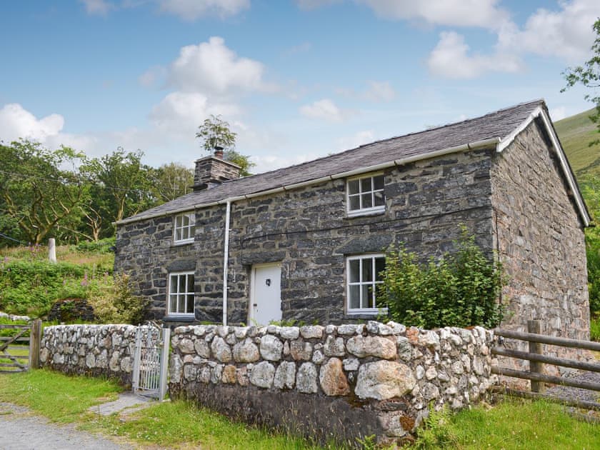 Ceunant In Dinas Mawddwy Near Dolgellau Gwynedd Book Online