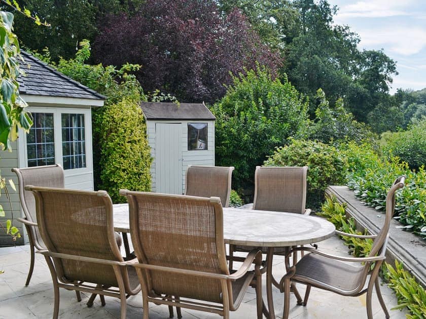 Shared large enclosed lawned garden | Bridge House Cottages, Corbridge, near Hexham
