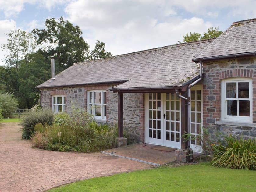 Charming holiday home | Cothi Cottage - Upton Hall Cottages, Nantgaredig, near Llandeilo