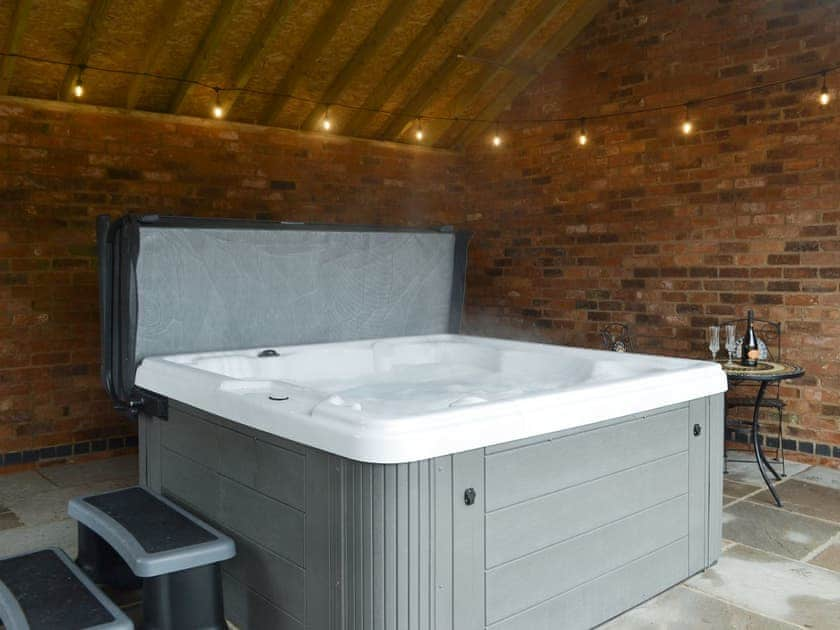 Luxurious hot tub | Cowslip - Ranby Cottage Farm, Ranby, near Retford