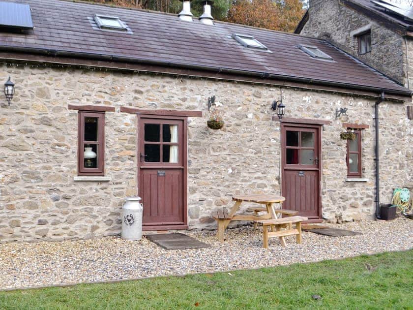 Charming stone-built holiday home | The Pig Sty - Cwm Clyd, Near Llandovery