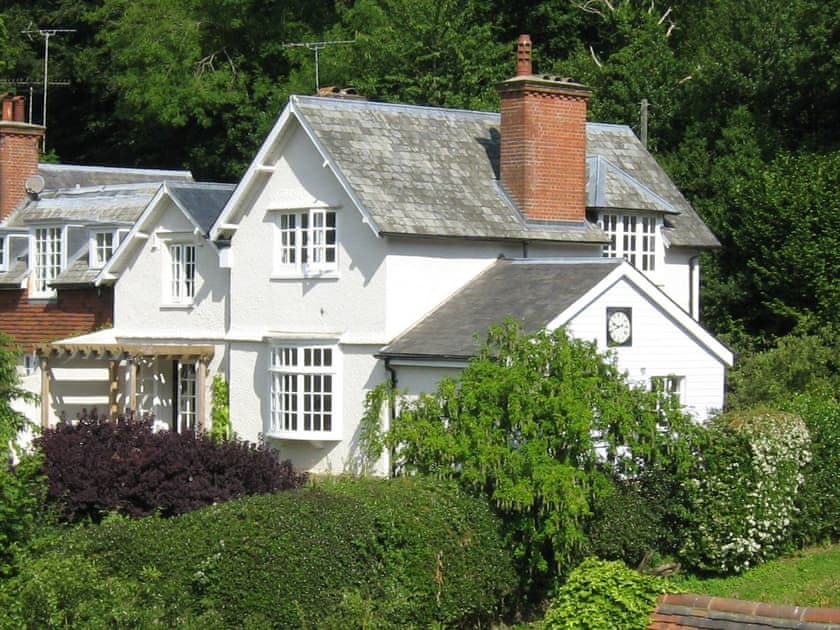 The Clock Cottage In Coldharbour Surrey Book Online Hoseasons