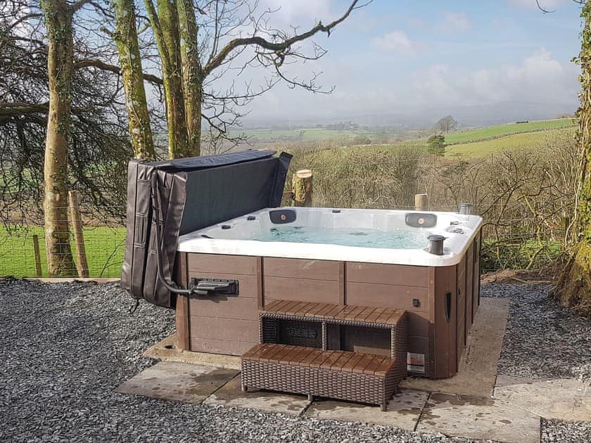 Hot tub  | Dutch Barn One - Ymwlch Barns, Ymwlch, near Porthmadog