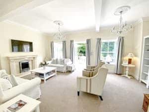 Living room | The Hamptons, Torquay
