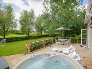 Wonderful property with hot tub | Luckington Stables 2 - Luckington Stables, Newbury, near Frome