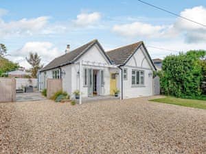Delightful detached holiday home | Beach Holme, East Wittering