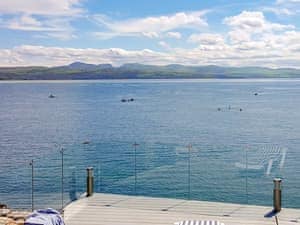 View | Golwg y mor, Criccieth