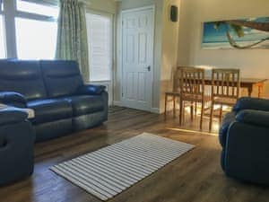 Living room/dining room | 306 Norton Park, Norton Park