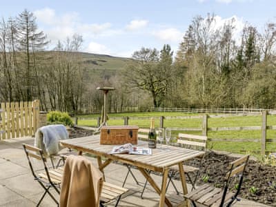 Relaxing sitting-out-area with stunning views | Cunliffe Cottage, Hathersage