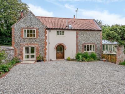 Wonderful detached holiday home | Leatherpool Place, Wiveton, near Holt