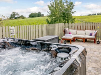 Hot tub | Alton Hall Cottage, Alton, nr Chesterfield