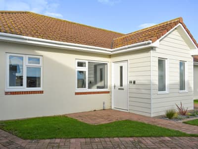 Exterior | Bungalow 6 - Fort Spinney Holiday Bungalows, Yaverland