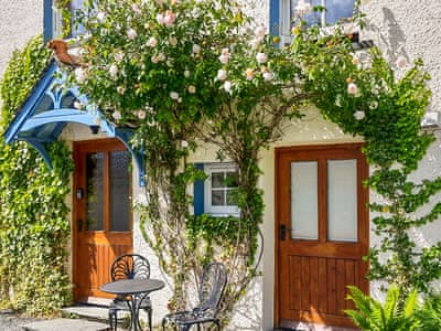 Gravelled courtyard with outdoor seating | Skelmorlie Cottage, Portinscale, near Keswick