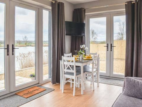 Light and airy dining space | Rookery Waters, Pidley, near Huntingdon