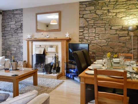 Attractive living and dining room | Baldowrie Farm Cottage, Kettins, near Blairgowrie