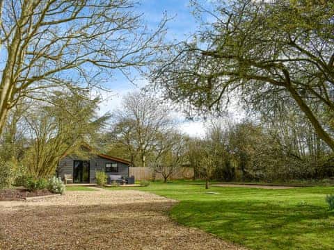 Wonderful holiday home in beautiful grounds | Orchard End, Colne, near Huntingdon
