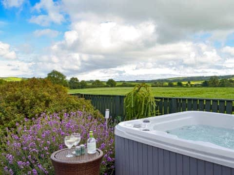 Hot tub | Pleasant Valley, St Florence