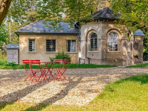 Exterior | West Pepperpot Lodge, Wimborne St Giles